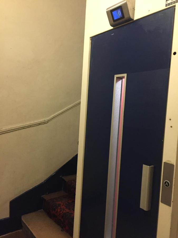 Studette Marais Musee Picasso Parigi Esterno foto